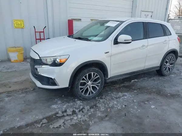 JA4AP3AU9HZ013818 2017 MITSUBISHI OUTLANDER - Image 2