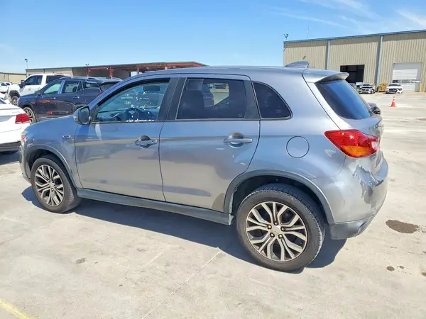 JA4AP3AU9HZ031932 2017 MITSUBISHI OUTLANDER - Image 2