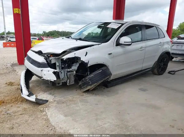 JA4AP3AU9HZ068060 2017 MITSUBISHI OUTLANDER - Image 2