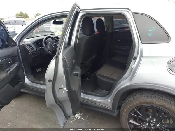 JA4AP3AU9HZ069676 2017 MITSUBISHI OUTLANDER - Image 8