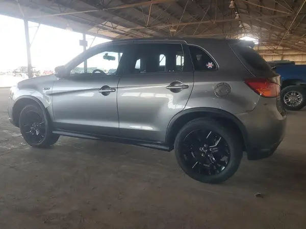 JA4AP3AU9HZ069810 2017 MITSUBISHI OUTLANDER - Image 2