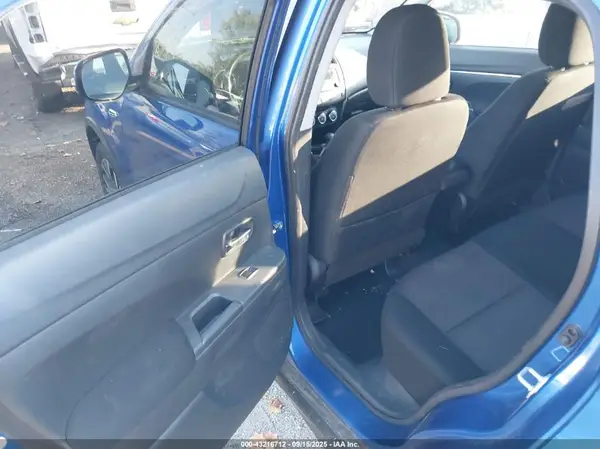 JA4AP3AU9HZ070679 2017 MITSUBISHI OUTLANDER - Image 8
