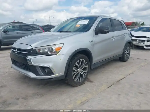 JA4AP3AU9JU005205 2018 MITSUBISHI OUTLANDER - Image 2