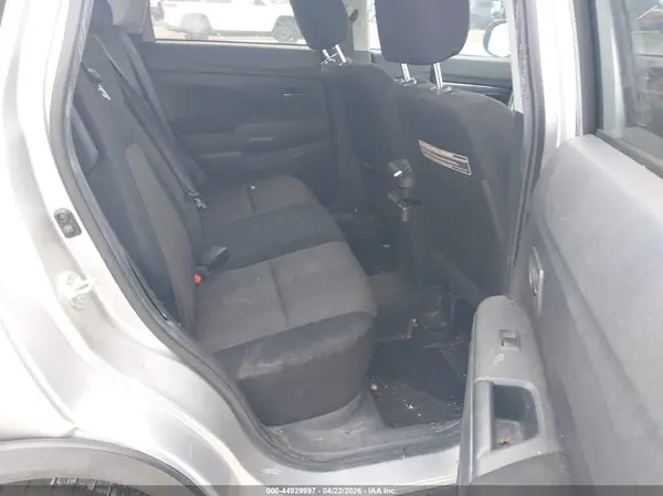 JA4AP3AU9JU005205 2018 MITSUBISHI OUTLANDER - Image 8