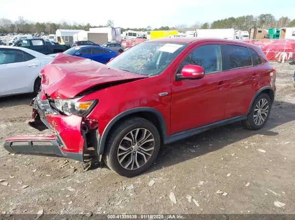 JA4AP3AU9JU005608 2018 MITSUBISHI OUTLANDER - Image 2