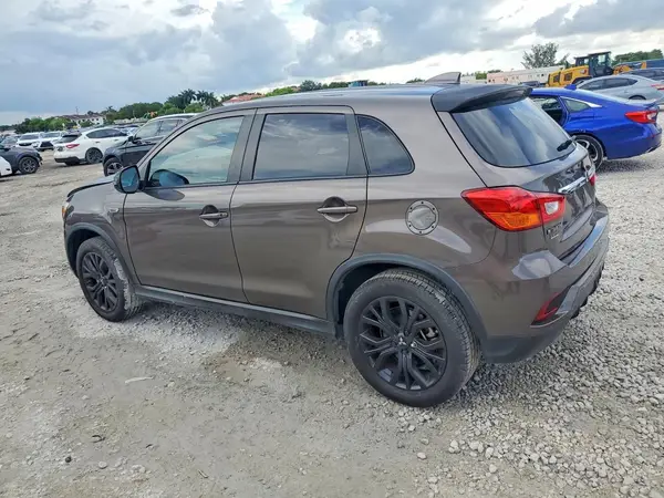JA4AP3AU9JU007956 2018 MITSUBISHI OUTLANDER - Image 2