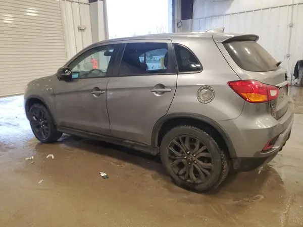 JA4AP3AU9JU011408 2018 MITSUBISHI OUTLANDER - Image 2