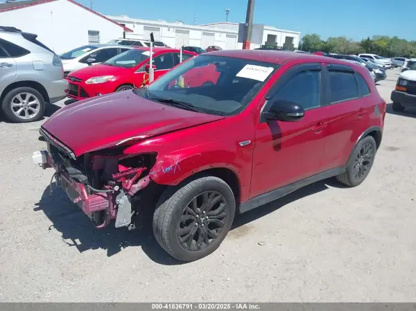 JA4AP3AU9JU015233 2018 MITSUBISHI OUTLANDER - Image 2