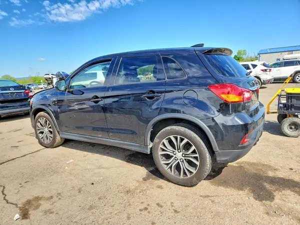 JA4AP3AU9JU022019 2018 MITSUBISHI OUTLANDER - Image 2