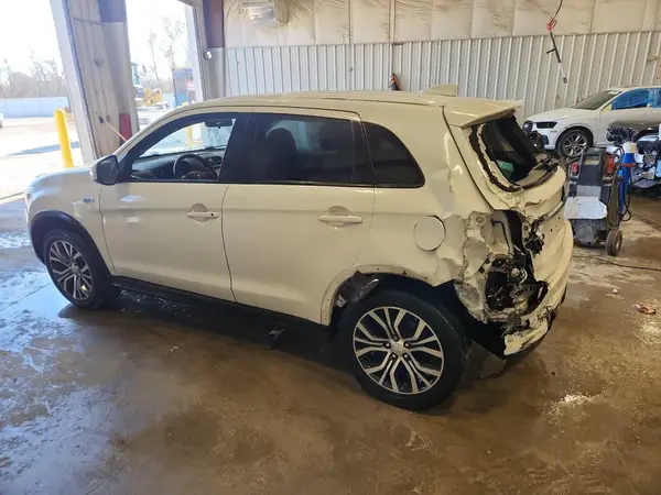 JA4AP3AU9JU022490 2018 MITSUBISHI OUTLANDER - Image 2