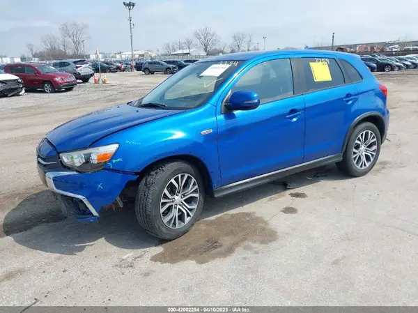 JA4AP3AU9JU022828 2018 MITSUBISHI OUTLANDER - Image 2