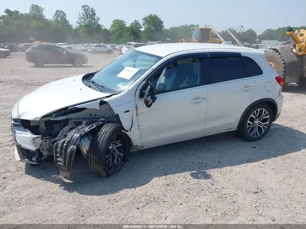 JA4AP3AU9JU023316 2018 MITSUBISHI OUTLANDER - Image 2