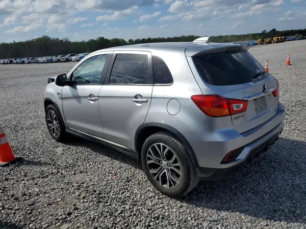 JA4AP3AU9JU023817 2018 MITSUBISHI OUTLANDER - Image 2