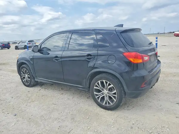 JA4AP3AU9JU025194 2018 MITSUBISHI OUTLANDER - Image 2