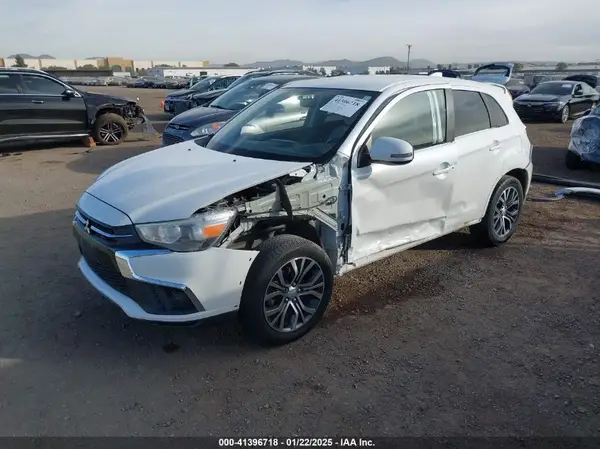 JA4AP3AU9JZ002954 2018 MITSUBISHI OUTLANDER - Image 2