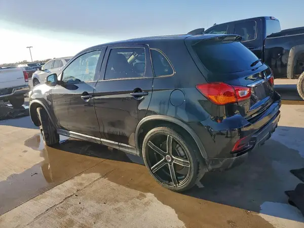 JA4AP3AU9JZ004171 2018 MITSUBISHI OUTLANDER - Image 2