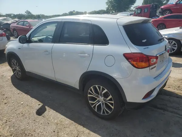 JA4AP3AU9JZ015686 2018 MITSUBISHI OUTLANDER - Image 2
