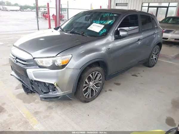 JA4AP3AU9JZ025019 2018 MITSUBISHI OUTLANDER - Image 2