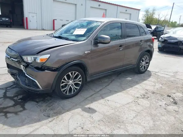 JA4AP3AU9JZ025814 2018 MITSUBISHI OUTLANDER - Image 2