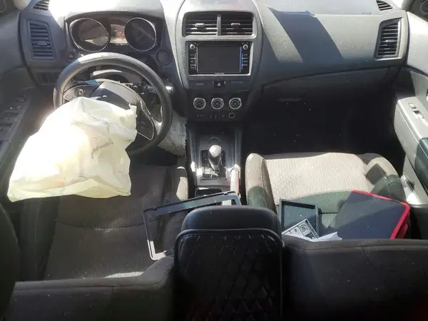 JA4AP3AU9JZ026316 2018 MITSUBISHI OUTLANDER - Image 8