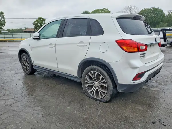 JA4AP3AU9JZ034593 2018 MITSUBISHI OUTLANDER - Image 2