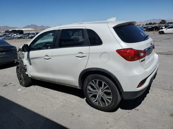 JA4AP3AU9JZ036327 2018 MITSUBISHI OUTLANDER - Image 2