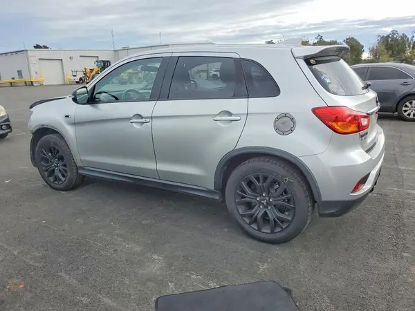 JA4AP3AU9KU018439 2019 MITSUBISHI OUTLANDER - Image 2