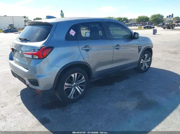 JA4AP3AU9LU008141 2020 MITSUBISHI OUTLANDER - Image 2