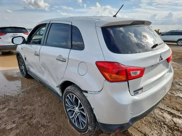 JA4AP3AUXGZ026799 2016 MITSUBISHI OUTLANDER - Image 2