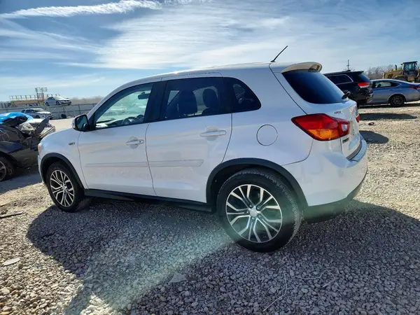 JA4AP3AUXGZ028519 2016 MITSUBISHI OUTLANDER - Image 2