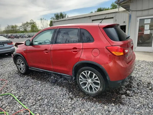 JA4AP3AUXGZ065196 2016 MITSUBISHI OUTLANDER - Image 2