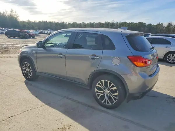 JA4AP3AUXHZ006070 2017 MITSUBISHI OUTLANDER - Image 2