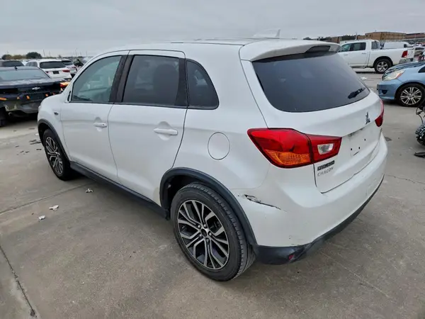 JA4AP3AUXHZ007820 2017 MITSUBISHI OUTLANDER - Image 2