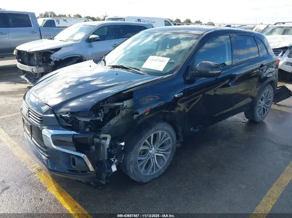 JA4AP3AUXHZ017909 2017 MITSUBISHI OUTLANDER - Image 2