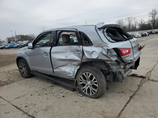 JA4AP3AUXHZ020664 2017 MITSUBISHI OUTLANDER - Image 2