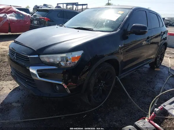 JA4AP3AUXHZ042874 2017 MITSUBISHI OUTLANDER - Image 2