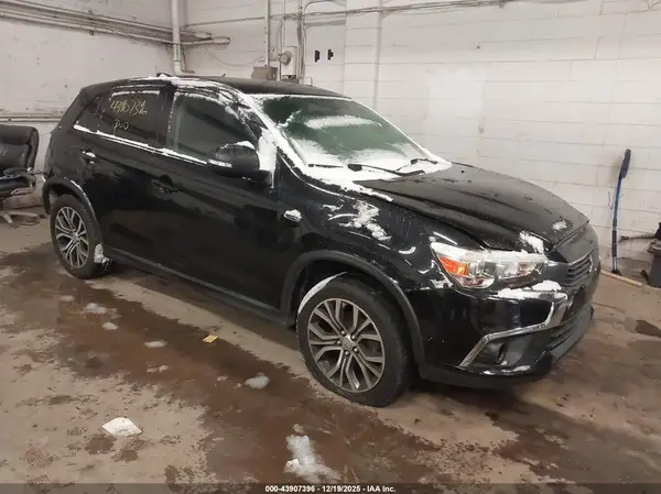 JA4AP3AUXHZ050506 2017 MITSUBISHI OUTLANDER - Image 1