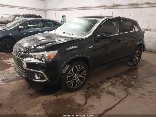JA4AP3AUXHZ050506 2017 MITSUBISHI OUTLANDER - Image 2