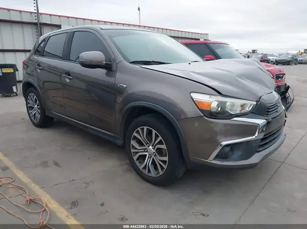 JA4AP3AUXHZ069685 2017 MITSUBISHI OUTLANDER - Image 1