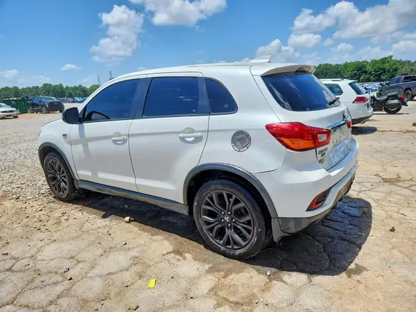 JA4AP3AUXJU010381 2018 MITSUBISHI OUTLANDER - Image 2