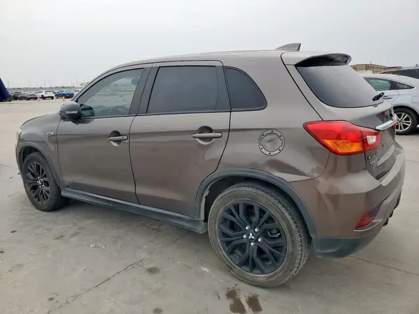 JA4AP3AUXJU012647 2018 MITSUBISHI OUTLANDER - Image 2