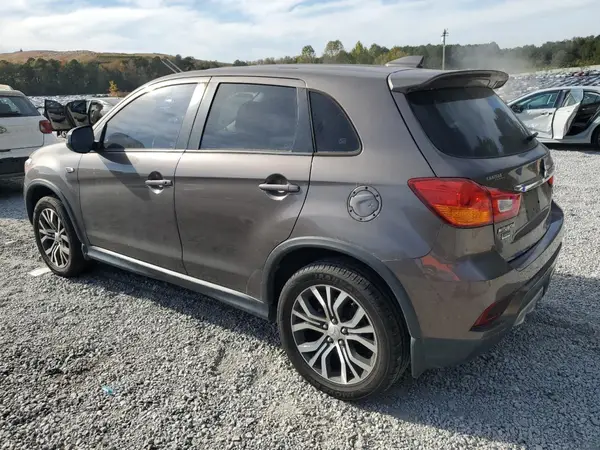 JA4AP3AUXJU014561 2018 MITSUBISHI OUTLANDER - Image 2