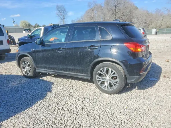 JA4AP3AUXJU016391 2018 MITSUBISHI OUTLANDER - Image 2