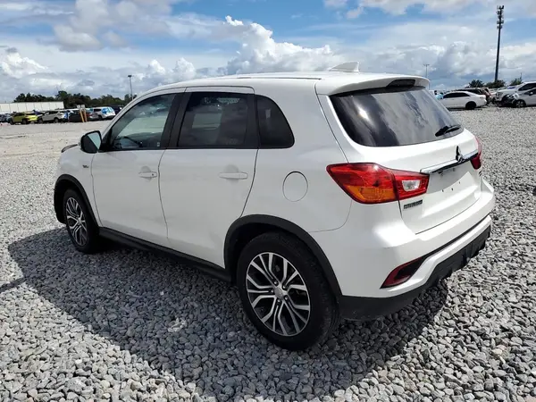 JA4AP3AUXJU016780 2018 MITSUBISHI OUTLANDER - Image 2
