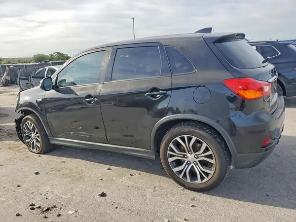 JA4AP3AUXJU017377 2018 MITSUBISHI OUTLANDER - Image 2