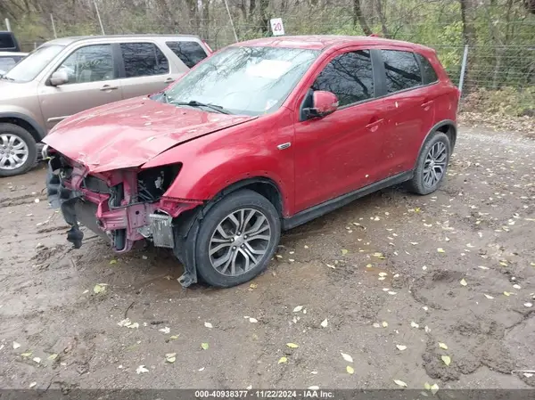 JA4AP3AUXJU018951 2018 MITSUBISHI OUTLANDER - Image 2
