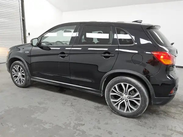 JA4AP3AUXJU021249 2018 MITSUBISHI OUTLANDER - Image 2