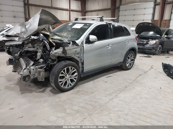 JA4AP3AUXJU022305 2018 MITSUBISHI OUTLANDER - Image 2