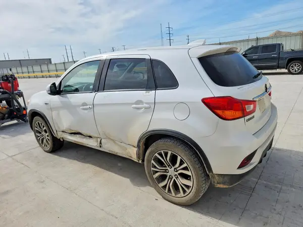 JA4AP3AUXJU022367 2018 MITSUBISHI OUTLANDER - Image 2