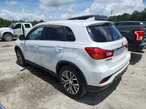 JA4AP3AUXJU023616 2018 MITSUBISHI OUTLANDER - Image 2